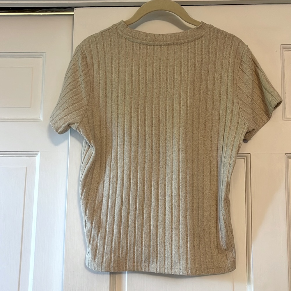 Colin’s Ribbed Short Sleeve sweater Top - Picture 3 of 4